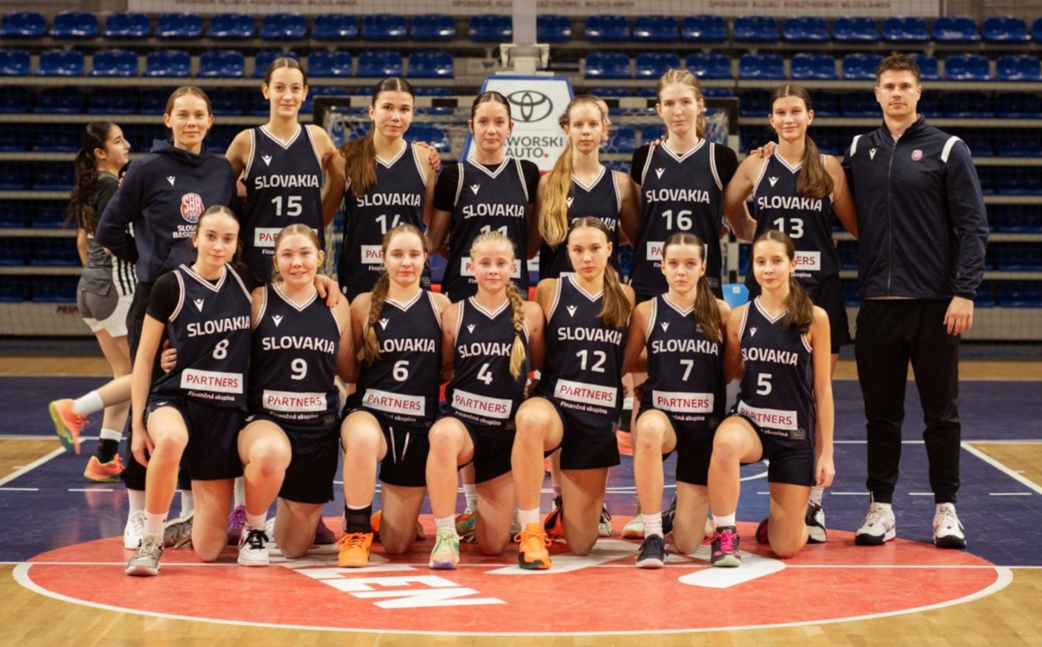 Akad�mia | B�nesov� si pred premi�rou v extralige obliekla aj reprezenta�n� dres