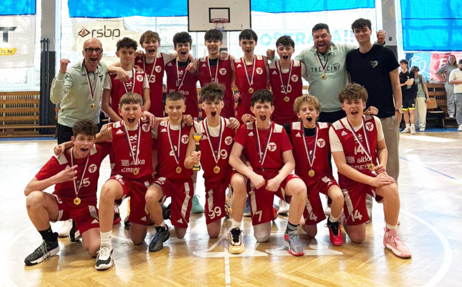 Akad�mia | BK AS Tren��n slovenskou jednotkou na ve�kono�nom turnaji v Ostrave