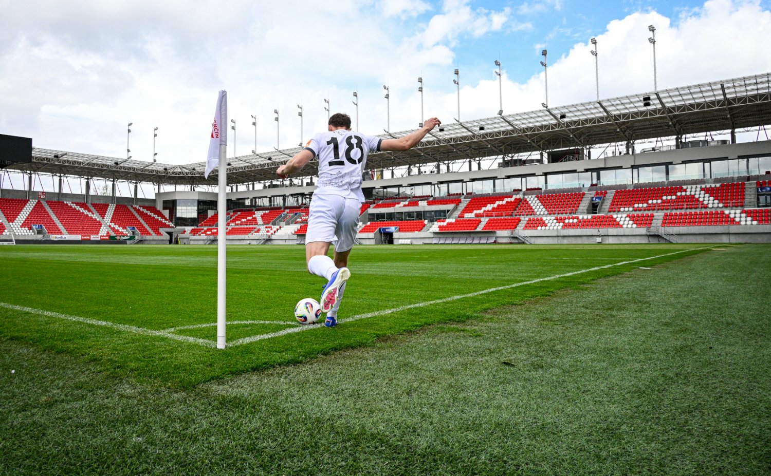 Nik� liga | Cez v�kend budeme op� pom�ha�