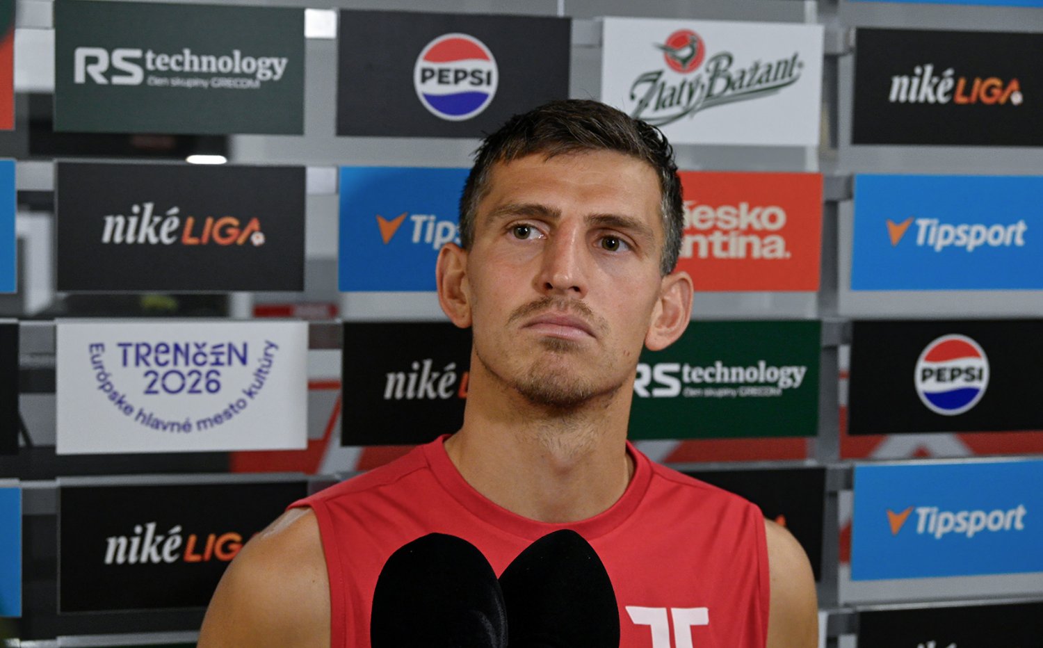 Holbek | Vhra ns vemi poteila