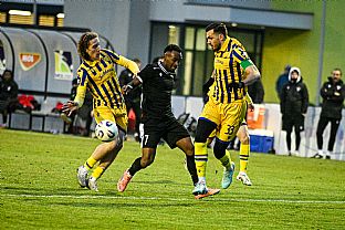  autor: Martin Kramsk�